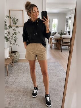 Talbots Relaxed Chino Shorts Women’s Size 8 Khaki Tan Classic Casual Preppy